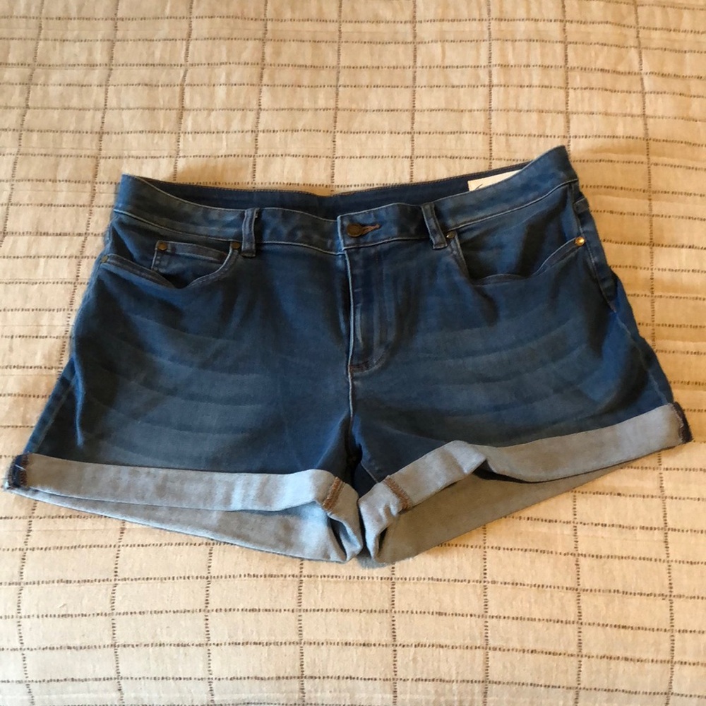Two by Vince Camuto Denim Jean Shorts Size 32 14